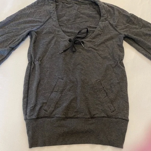 LULULEMON Women’s Scoop Neck, 1/4 Sleeve, Cinched Waist Top, Size 8 - Picture 2 of 7